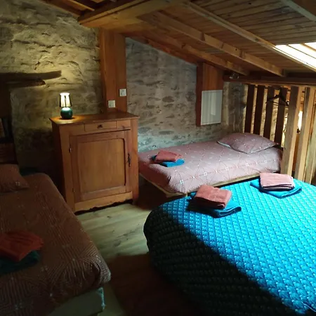 Des Esselards Tatil Evi Yzeron